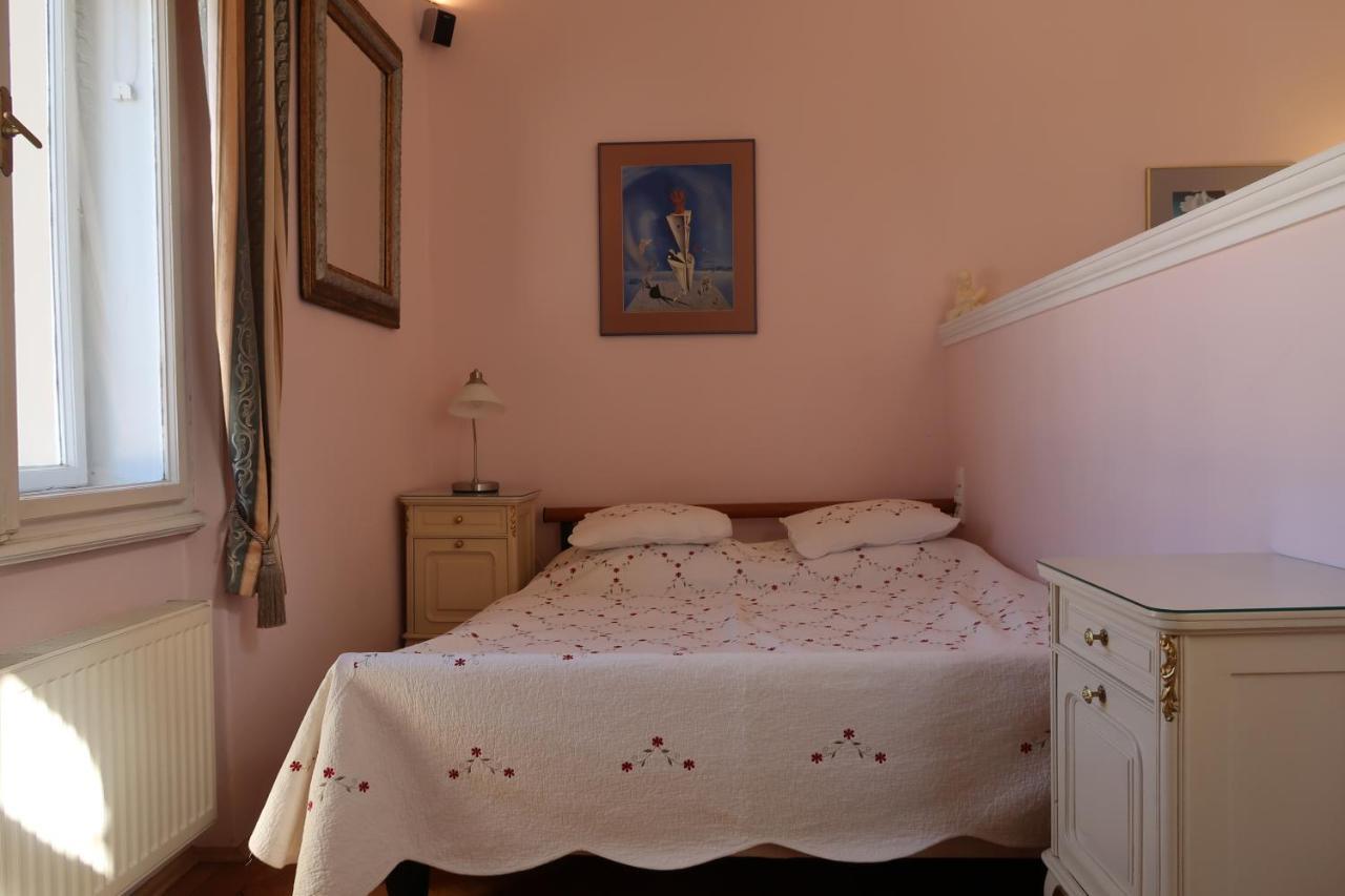 Themis Apartment *